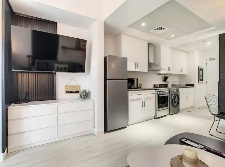 Luxury Modern Studio In Jlt With Amazing View & Rooftop Pool - Sleeps 3 Dubai Exterior foto