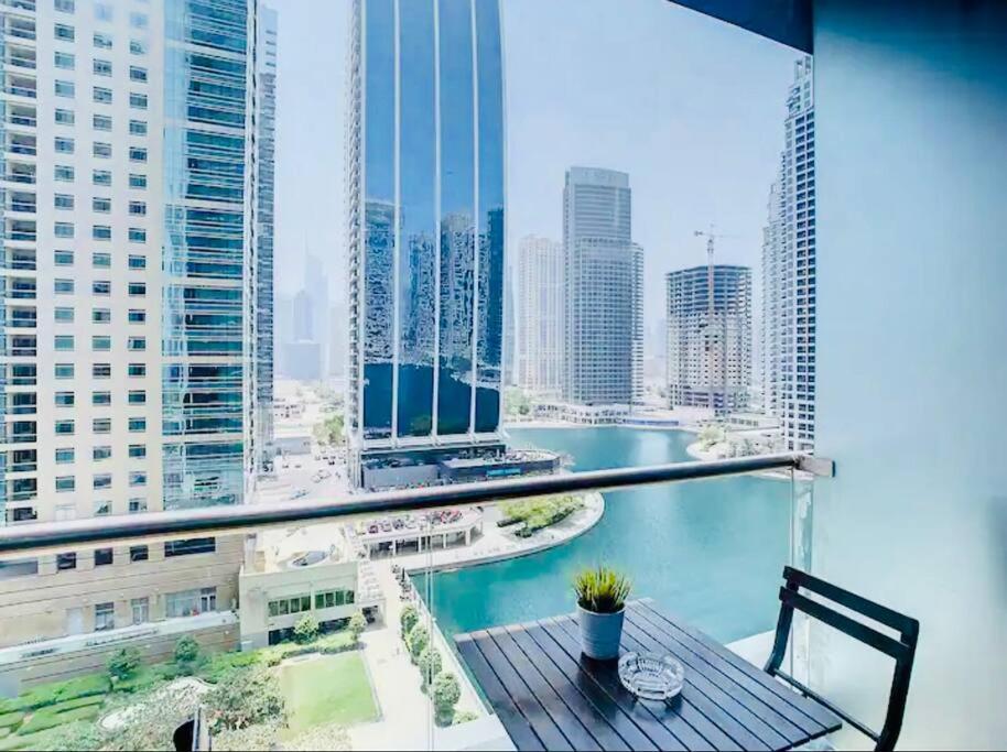 Luxury Modern Studio In Jlt With Amazing View & Rooftop Pool - Sleeps 3 Dubai Exterior foto